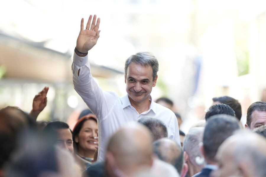 Κυριάκος Μητσοτάκης: Διακοπές στο Μαξίμου, με φουτεράκι οι εκλογές – Η αναφορά στο γάμο του γιου του και η πρόβλεψη για το Μουντιάλ