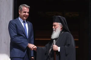 Μήνυμα Τραμπ στον Μητσοτάκη μέσω του πατριάρχη Ιεροσολύμων: Ο πρόεδρος των ΗΠΑ θέλει να επισκεφθεί την Ελλάδα
