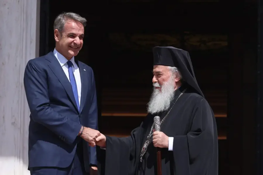 Μήνυμα Τραμπ στον Μητσοτάκη μέσω του πατριάρχη Ιεροσολύμων: Ο πρόεδρος των ΗΠΑ θέλει να επισκεφθεί την Ελλάδα