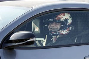 Μητσοτάκης στο newsauto: «Συνοδηγό σε αγωνιστικό θα επέλεγα τον Τσίπρα γιατί έχει κάνει τόσες πιρουέτες που με εμένα οδηγό δεν θα ζαλιζόταν»