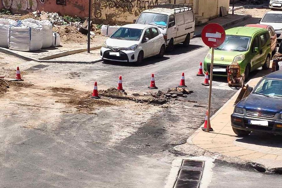Ηράκλειο: Ασφαλτόστρωσαν το δρόμο και λίγες μέρες μετά τον… ξανασκάβουν!