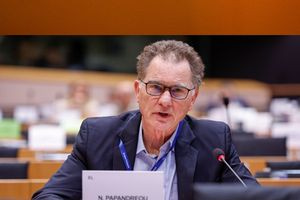 Τσιπολόνε προς Παπανδρέου: Δουλεύουμε πυρετωδώς για το ψηφιακό ευρώ