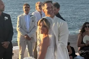 Όρκους αιώνιας αγάπης αντάλλαξαν Αθηνά Οικονομάκου και Μπρούνο Τσερέλα, δείτε την ηθοποιό ντυμένη νύφη