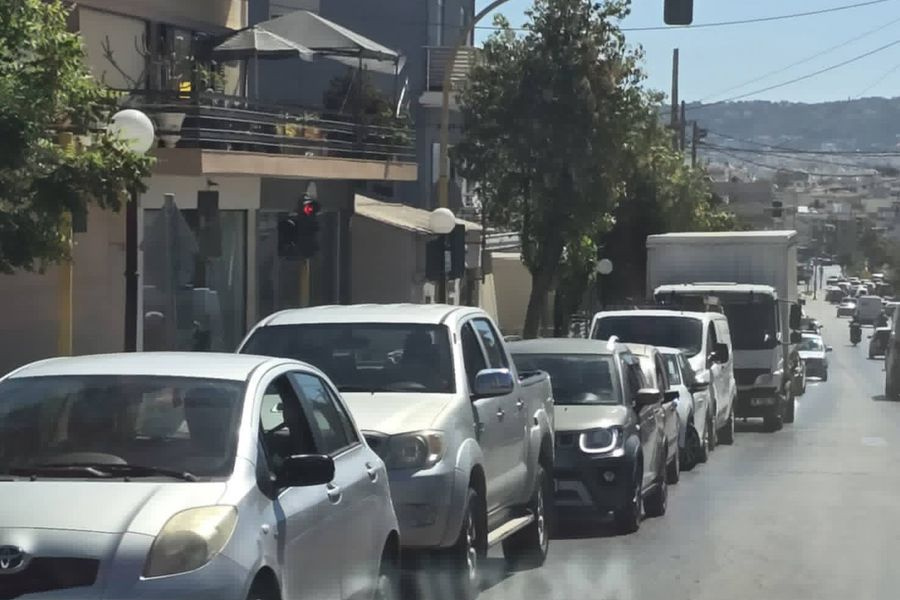 Ατελείωτες ουρές στην ΠΕΟ Χανίων – Κισσάμου και η τουριστική περίοδος μόλις ξεκίνησε…