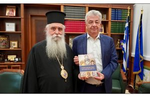 Επίσκεψη του Σεβασμιωτάτου Αρχιεπισκόπου Σινά Συμεών στον Περιφερειάρχη Κρήτης Σταύρο Αρναουτάκη