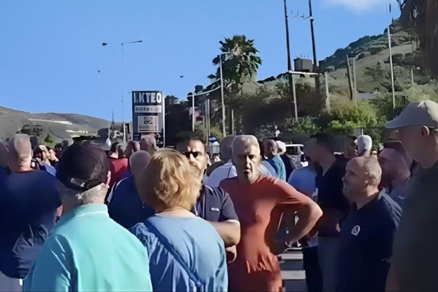 Βροντερό “όχι” στη δομή μεταναστών από τους κατοίκους της περιοχής των Αθανάτων