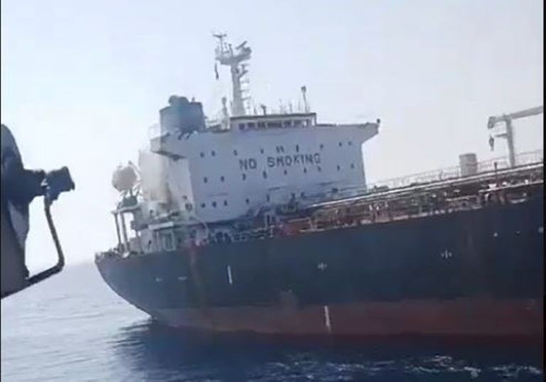 Μέση Ανατολή: Τρεις Ινδοί ναυτικοί αγνοούνται μετά το πλήγμα σε τάνκερ ανοικτά των ακτών του Ομάν