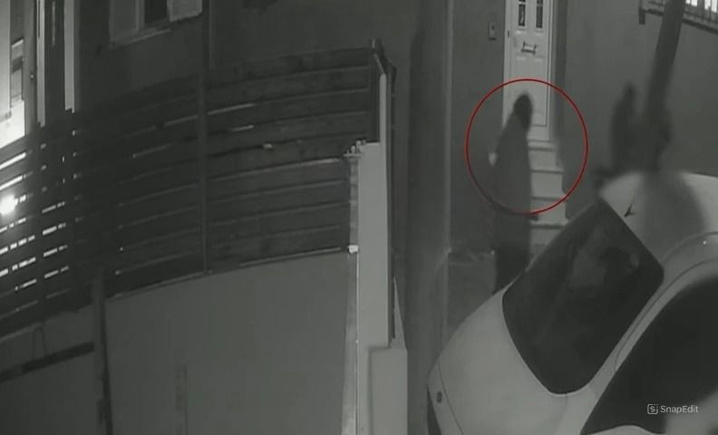 Θρίλερ στο Αστυνομικό Μέγαρο: Νεκρή γυναίκα στα κρατητήρια – Είχε πετάξει το παιδί της στα σκουπίδια και την είχαν φέρει για το δικαστήριο