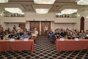 (ΦΩΤΟ) Στο Περιφερειακό Συμβούλιο οι κάτοικοι των Αθανάτων για τη δομή