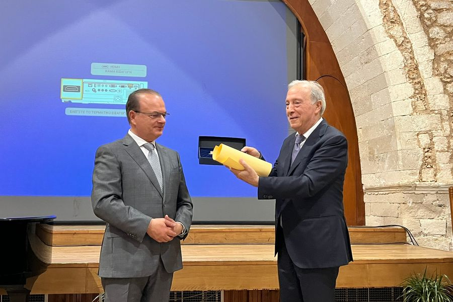 Ρέθυμνο: Ο καθηγητής αρχαιολογίας, Νικος Σταμπολίδης ανακηρύχθηκε επίτημος δημότης