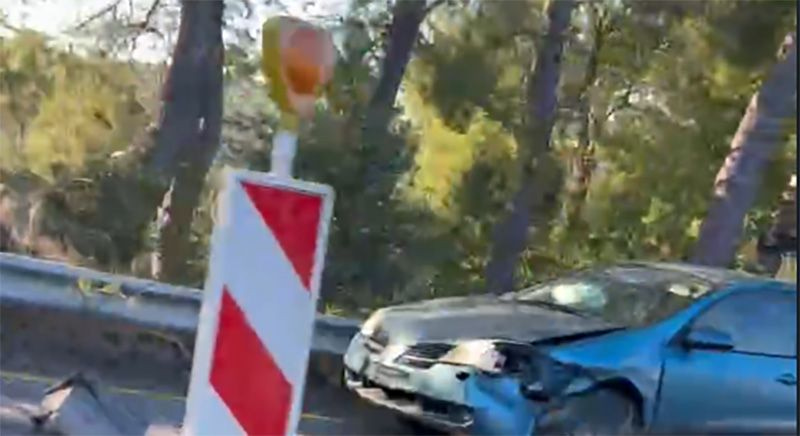Τροχαίο ατύχημα στον ΒΟΑΚ λίγο πριν τον κόμβο Καλυβών (φωτογραφίες)