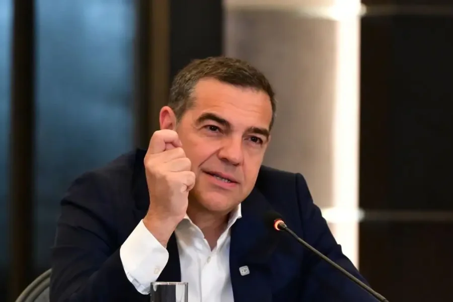 Αλέξης Τσίπρας στους τομεάρχες της ΕΛΑΣ: Οφείλουμε να μην πατάμε τις πεπονόφλουδες που μας στήνουν