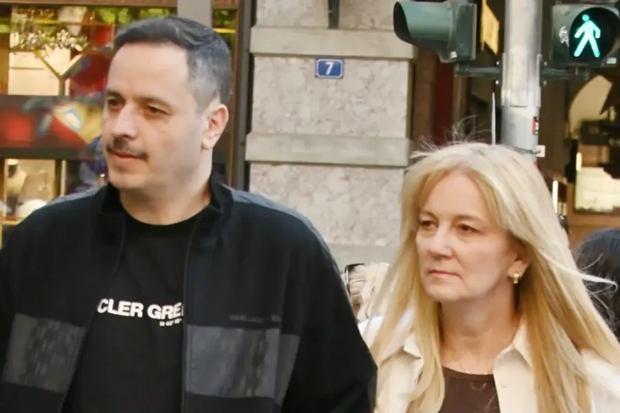 Ο Αλέξανδρος Τσουβέλας και η σύντροφός του κινούνται νομικά μετά τα αρνητικά σχόλια