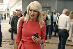 Μετά τον Κασσελάκη οδεύει προς το ΠΑΣΟΚ η Θεοδώρα Τζάκρη -Πώς θα ξεπεραστεί το εμπόδιο με το όριο στις θητείες