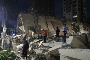 Τρόμος στη Βενεζουέλα από τον διπλό σεισμό 7,2 και 7,5 Ρίχτερ: Πολυκατοικίες κατέρρευσαν σαν χάρτινες, φόβοι για χιλιάδες νεκρούς