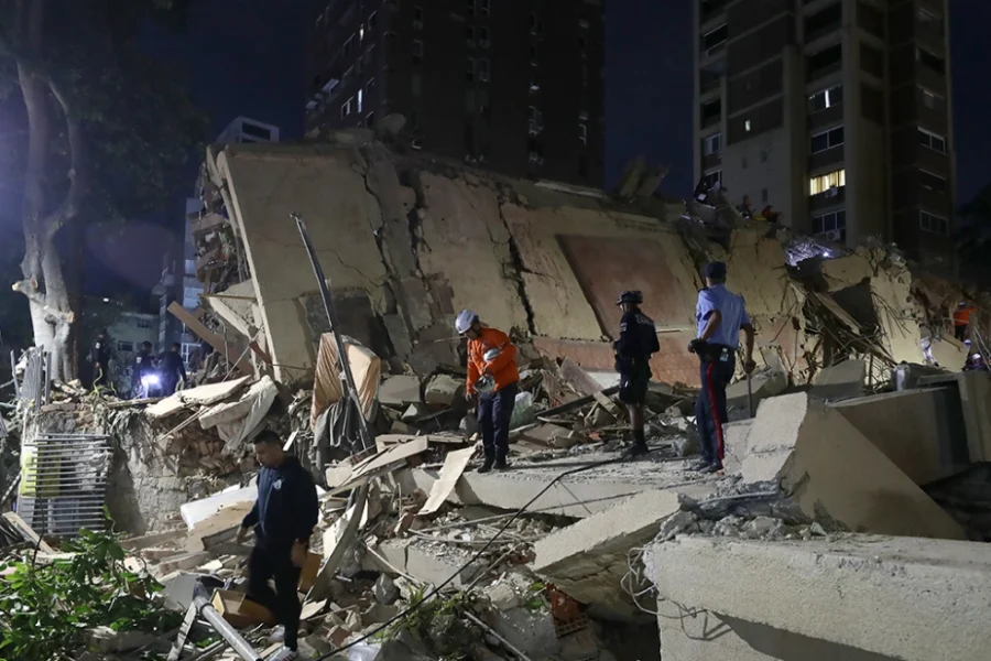Τρόμος στη Βενεζουέλα από τον διπλό σεισμό 7,2 και 7,5 Ρίχτερ: Πολυκατοικίες κατέρρευσαν σαν χάρτινες, φόβοι για χιλιάδες νεκρούς