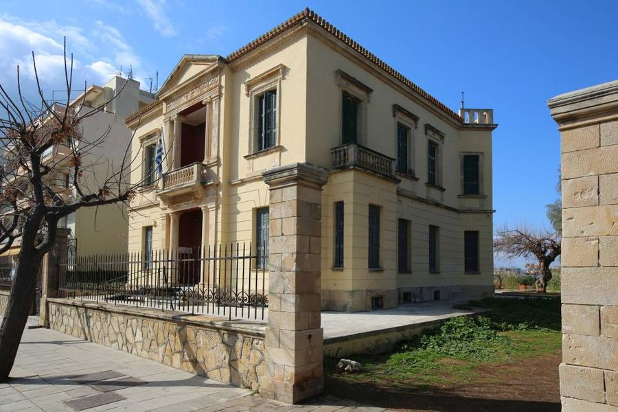 Προσβάλλεται η ιστορία! Η Βίλα Κούνδουρου στα Χανιά έγινε… γραφεία!
