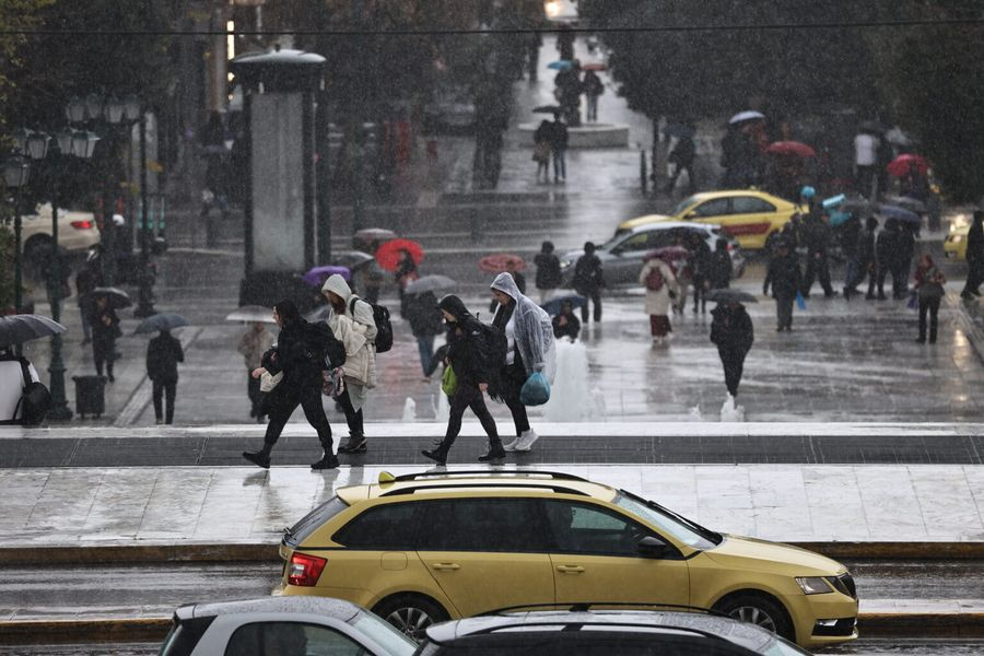 Καιρός: Ισχυρές καταιγίδες, κεραυνοί και χαλάζι σε πολλές περιοχές – Πού θα χτυπήσει η κακοκαιρία