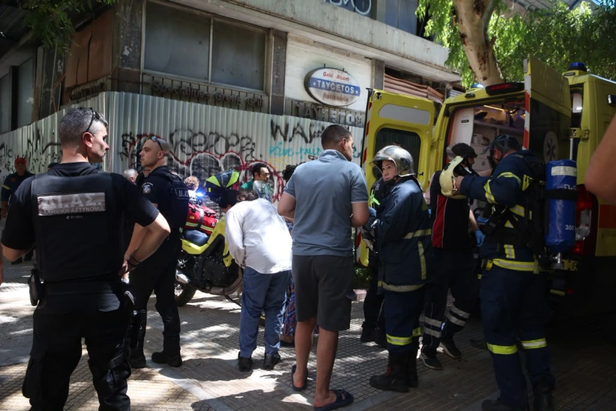 Από ηλεκτρικό πατίνι που εξερράγη ξέσπασε η φωτιά στο ξενοδοχείο στην Ομόνοια, απεγκλωβίστηκαν οι ένοικοι