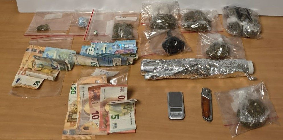 Δύο συλλήψεις αλλοδαπών με ναρκωτικά και όπλα