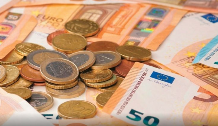 Στα 1.600 ευρώ αυξάνεται το ακατάσχετο όριο για χρέη σε Δημόσιο και τράπεζες