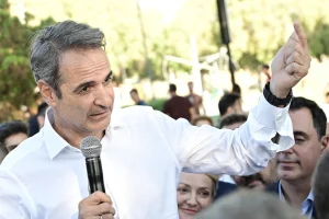 Μητσοτάκης από τη Βούλα: «Ο τζάμπας δεν υπάρχει, όποιος σας υπόσχεται, από κάπου θα σας τα πάρει»