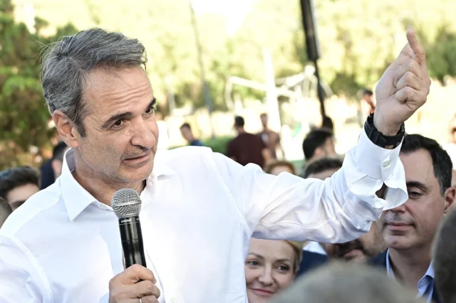 Ο τζάμπας πέθανε για τους άλλους, όχι για τους…δικούς τους! Από το καλάθι της απάτης στην πλατφόρμα… «Poso kanei;», ένα δρόμος…τζάμπα! Κι όμως, περισσότερα εισιτήρια «κόβει» η Κουμουνδούρου, από το… Δελφινάριο!