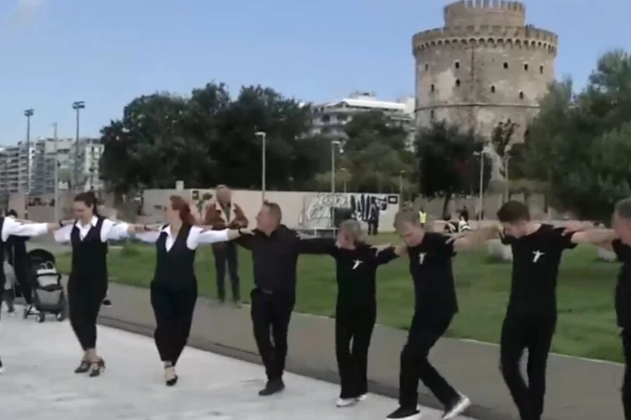 Η Θεσσαλονίκη χορεύει για καλό σκοπό: Στόχος η κατάρριψη του παγκόσμιου ρεκόρ στο μεγαλύτερο ζεϊμπέκικο