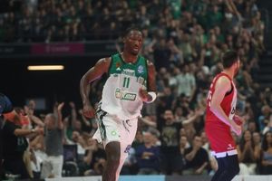 Παναθηναϊκός – Ολυμπιακός 68-58: Με εκρηκτικό Χέιζ-Ντέιβις οι πράσινοι ισοφάρισαν 1-1 τη σειρά των τελικών