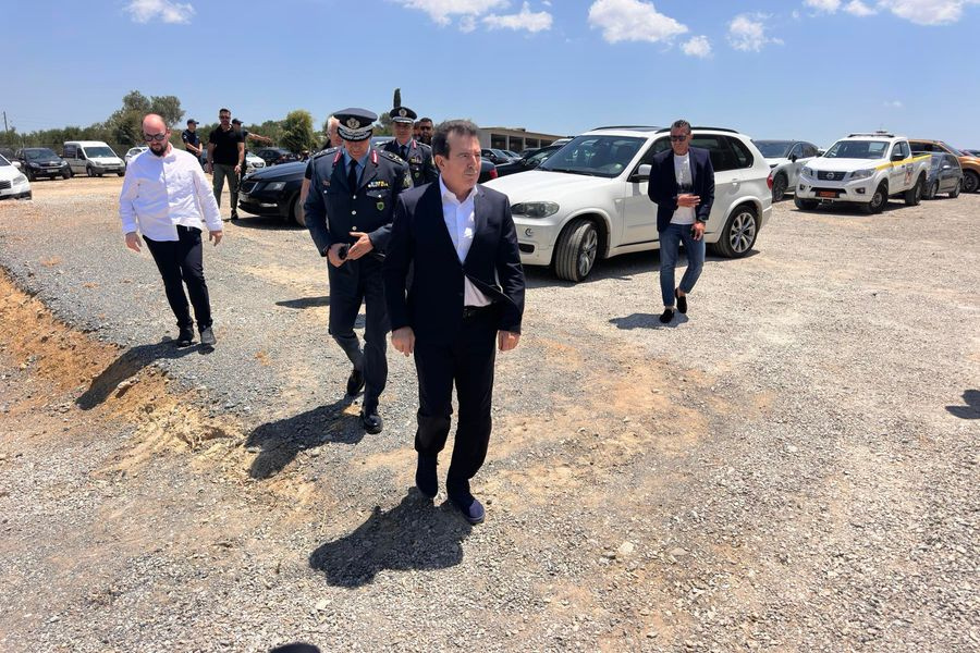 Έκοψε την κορδέλα της νέας Αστυνομικής Υποδιεύθυνσης Μεσσαράς ο Υπουργός Προστασίας του Πολίτη Μιχάλης Χρυσοχοΐδης (pics)