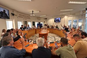 Ομόφωνα επανεξελέγη Πρόεδρος του Δημοτικού Συμβουλίου Μαλεβιζίου ο Λευτέρης Καλλέργης