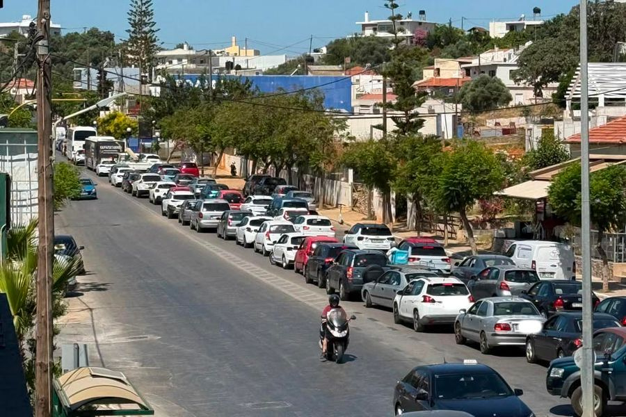 Το ίδιο μαρτύριο κάθε πρωί στον Κλαδισό Χανίων – Ουρές, νεύρα και ένα φανάρι που δεν αλλάζει ποτέ (φωτό)