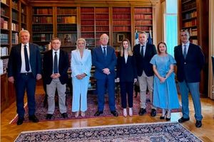 Με τον Πρόεδρο της Δημοκρατίας Κωνσταντίνο Τασούλα συναντήθηκαν οι Γραμματείς των επτά Αποκεντρωμένων Διοικήσεων