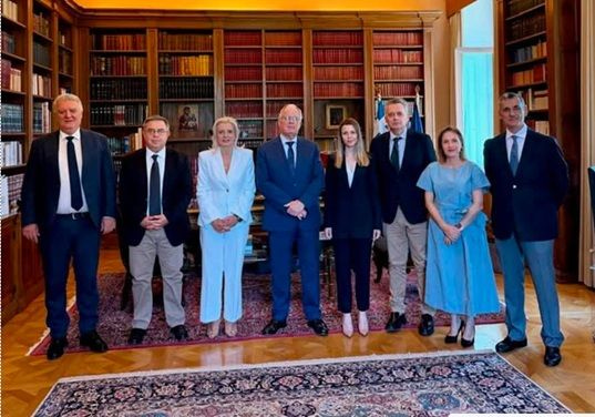 Με τον Πρόεδρο της Δημοκρατίας Κωνσταντίνο Τασούλα συναντήθηκαν οι Γραμματείς των επτά Αποκεντρωμένων Διοικήσεων