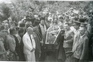 Σ’ εσένα ήρωα σεμνέ Δομαλαντώνη…