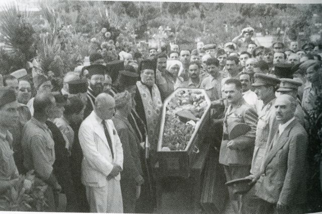 Σ’ εσένα ήρωα σεμνέ Δομαλαντώνη…
