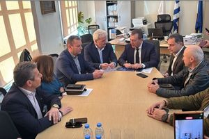 Νέο γήπεδο ποδοσφαίρου στο Παγκρήτιο Στάδιο και νέο σύστημα κλιματισμού στο Κλειστό Γυμναστήριο Ν. Αλικαρνασσού, με χρηματοδότηση 800.000 ευρώ από το Υπουργείο Αθλητισμού