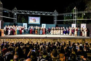 Ιστορικό αντάμωμα παράδοσης και ενότητας στην εκδήλωση «Στα βήματα του Λυκείου των Ελληνίδων»