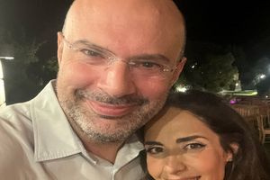 Ο πρόεδρος της ΕΝΑ Νεκτάριος Καλαντζής στο γάμο της Αντιπεριφερειάρχη Κρήτης Θεοδώρας Κουτεντάκη