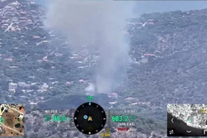 Οριοθετήθηκε η μεγάλη φωτιά στη Σαλαμίνα, κοντά σε σπίτια -90 πυροσβέστες και 4 εναέρια στην μάχη, βγήκε 112
