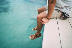 Τι να προσέξετε πριν αγοράσετε – τα ιδανικά σανδαλια ανδρικα για τις φετινές σας διακοπές