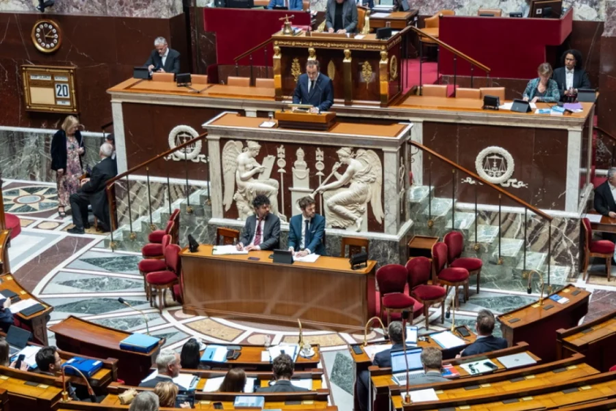 Την ισόβια κάθειρξη για τους κατά συρροή βιαστές ανηλίκων κάτω των 15 ετών ενέκρινε η γαλλική Εθνοσυνέλευση