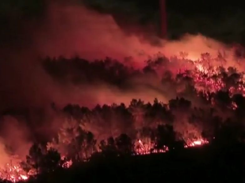 Τέσσερις άνθρωποι τραυματίστηκαν από τις πυρκαγιές στην Πορτογαλία