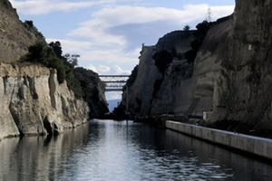 Πτώμα γυναίκας εντοπίστηκε να επιπλέει στη διώρυγα της Κορίνθου