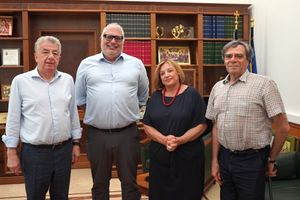 Συνάντηση Περιφερειάρχη με τον νέο Πρύτανη του Πολυτεχνείου Κρήτης και τον απερχόμενο Πρύτανη