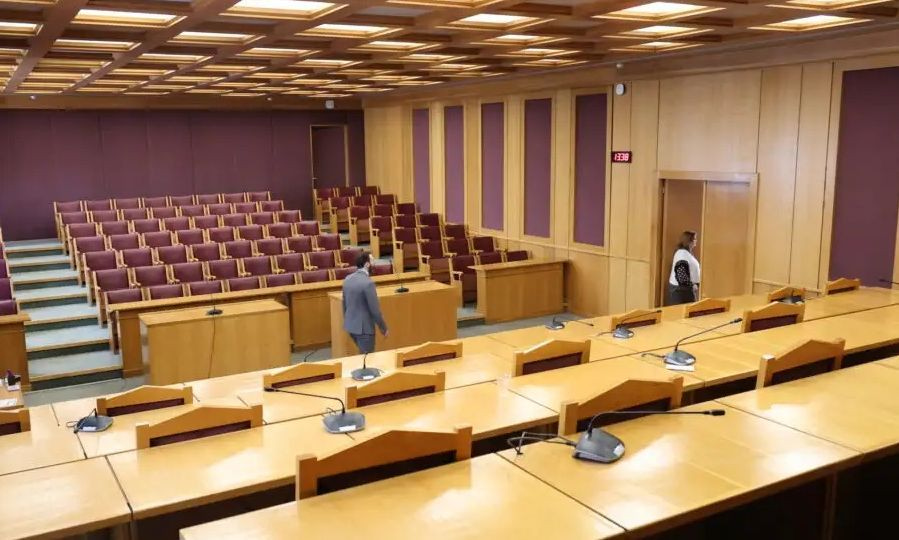 Οι δικηγόροι ζητούν την κατάργηση διατάξεων της Κ.Υ.Α. για τη μετανάστευση