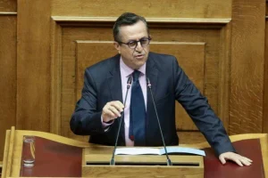 Στο νοσοκομείο μετά από τροχαίο στην Πάτρα ο πρώην υπουργός Νίκος Νικολόπουλος