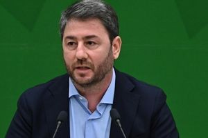 Στο Ρέθυμνο για την κηδεία του 58χρονου πυροσβέστη ο Νίκος Ανδρουλάκης