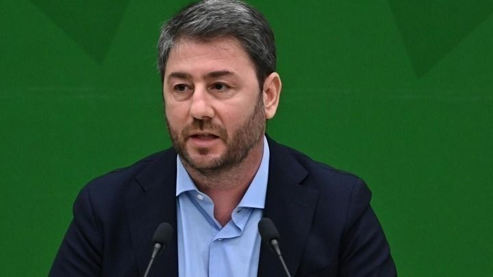 Στο Ρέθυμνο για την κηδεία του 58χρονου πυροσβέστη ο Νίκος Ανδρουλάκης
