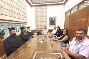 Συνάντηση Περιφερειάρχη Κρήτης με τον Μητροπολίτη Ιεραπύτνης και Σητείας, τον Δήμαρχο Ιεράπετρας και τοπικούς φορείς για αναπτυξιακά θέματα